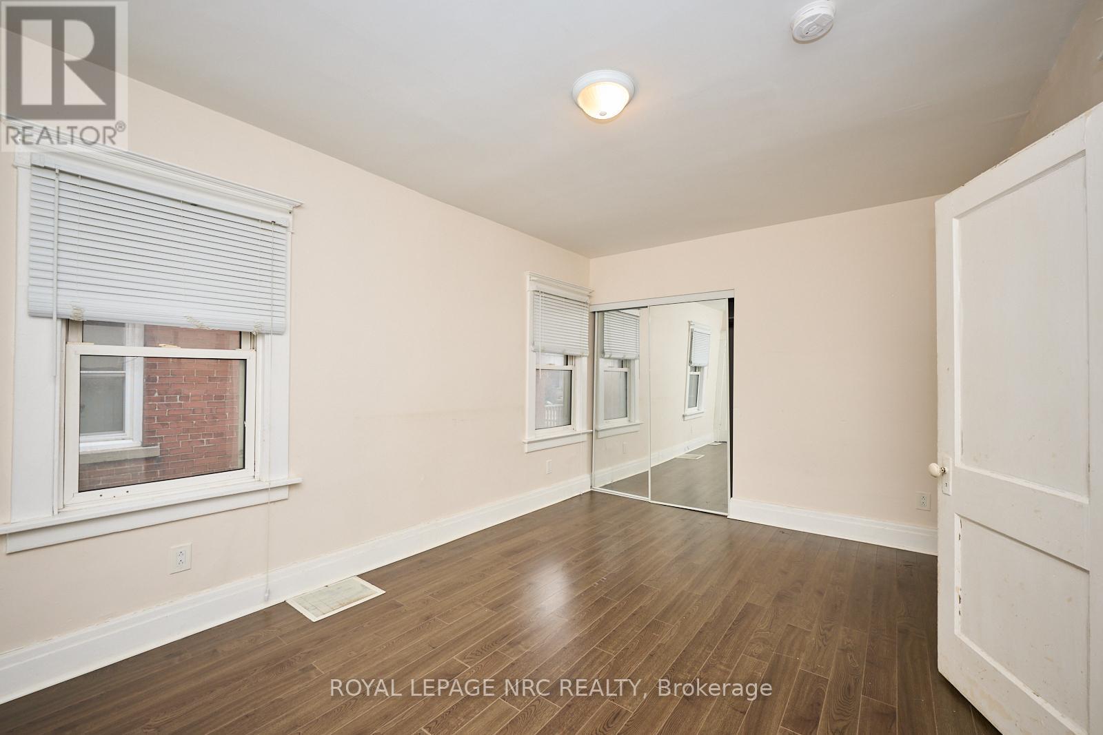 












11 BEECH STREET

,
St. Catharines (Downtown),




Ontario
L2R2B6

