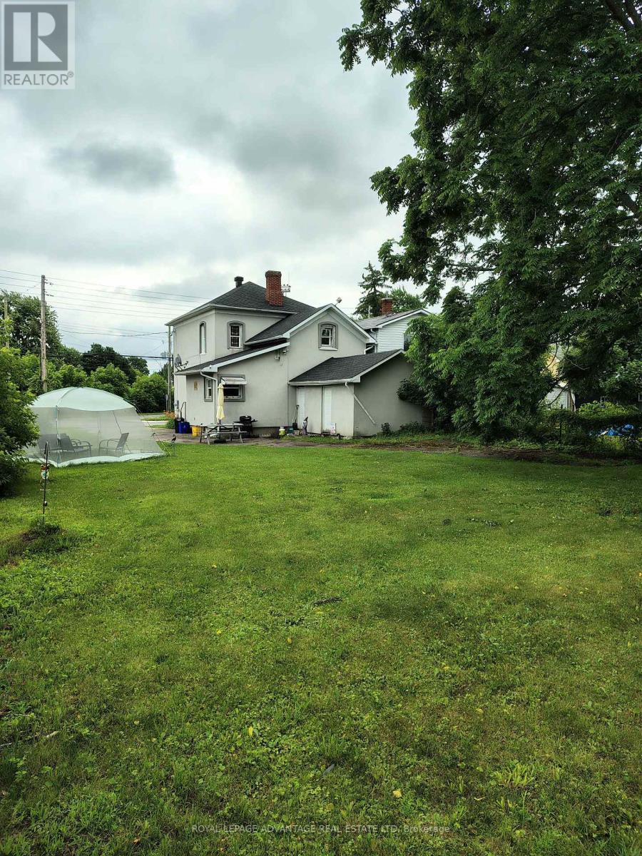 












48 MONTAGUE STREET

,
Smiths Falls,




Ontario
K7A2M1

