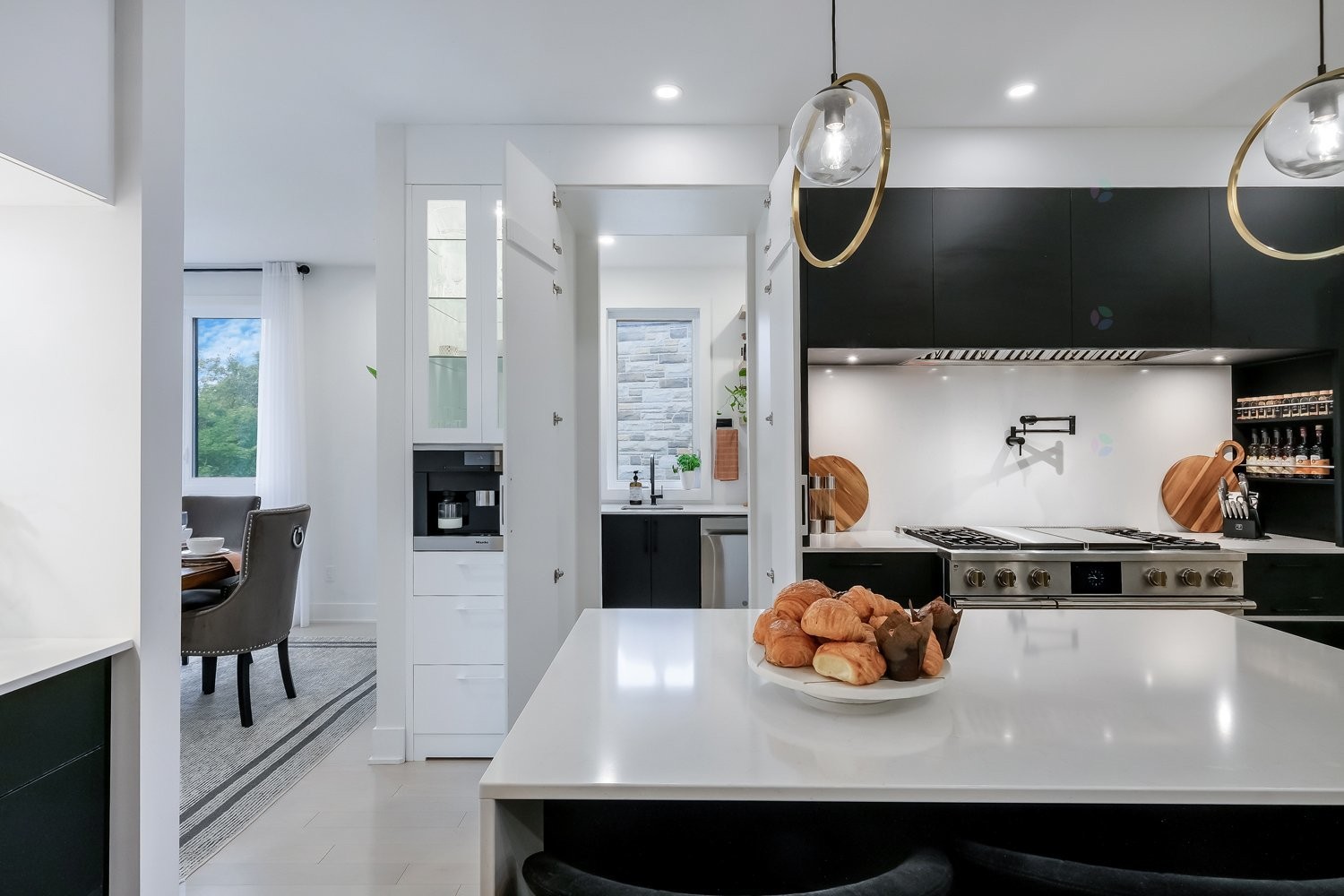 









880


Rue des Bernaches

,
Mont-Saint-Hilaire,




QC
J3H0C4

