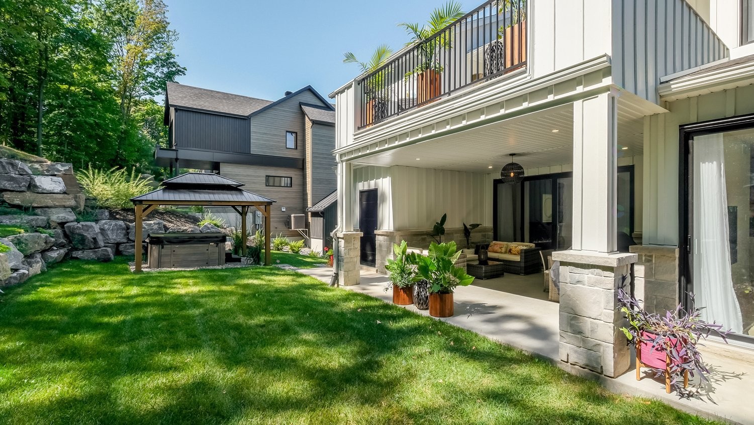 









880


Rue des Bernaches

,
Mont-Saint-Hilaire,




QC
J3H0C4

