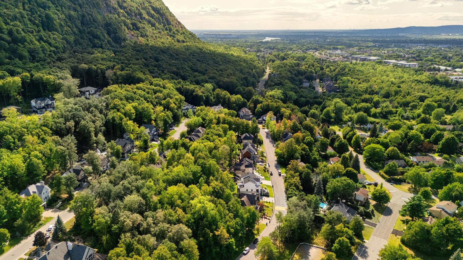 









880


Rue des Bernaches

,
Mont-Saint-Hilaire,




QC
J3H0C4

