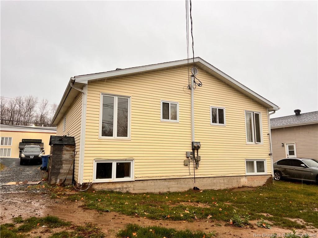 









543-545


St Anne

,
Bathurst,




NB
E2Z 2R2

