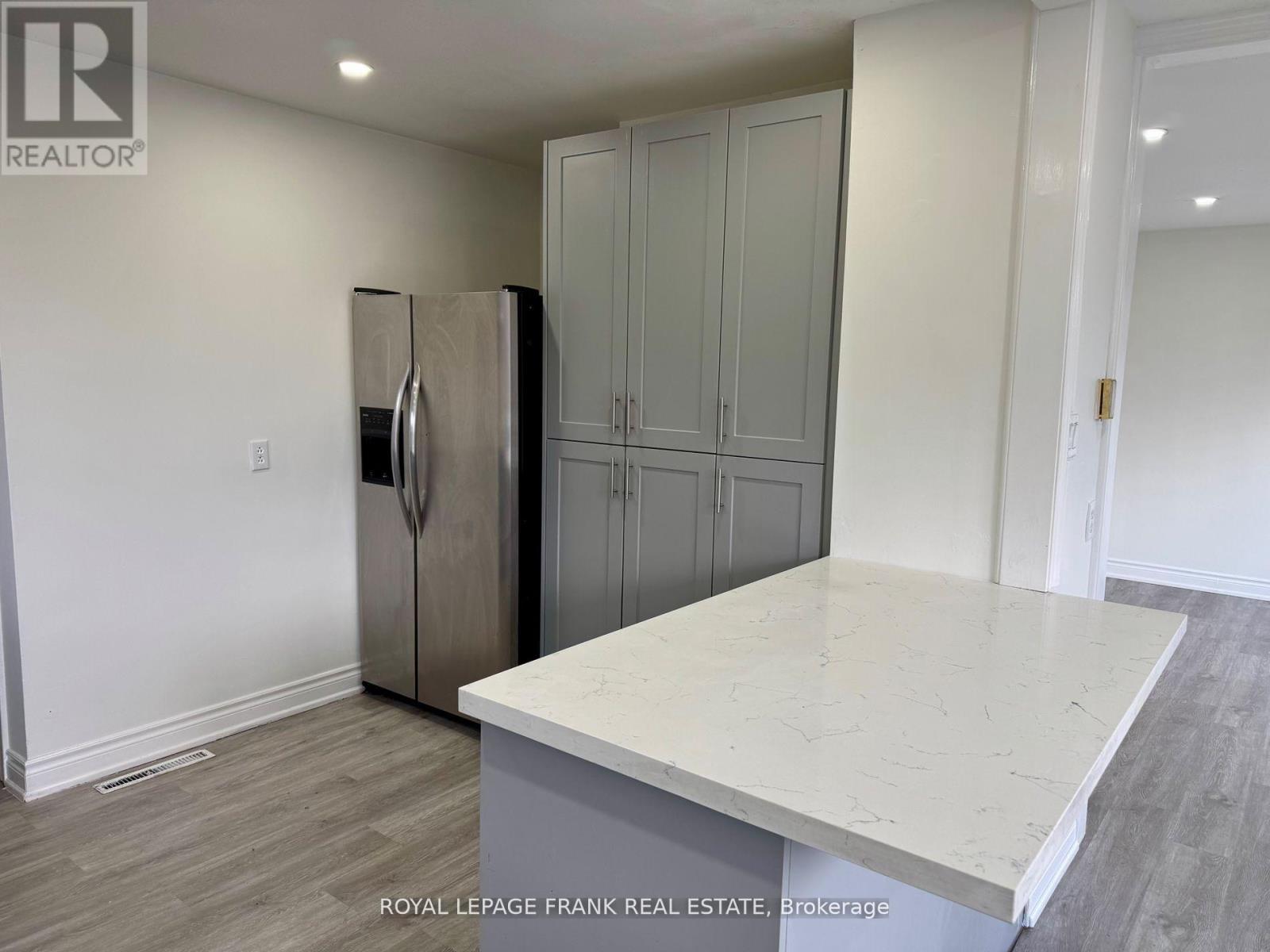 












MAIN - 181 SOUTHLAWN AVENUE

,
Oshawa (Lakeview),




Ontario
L1H3Y5

