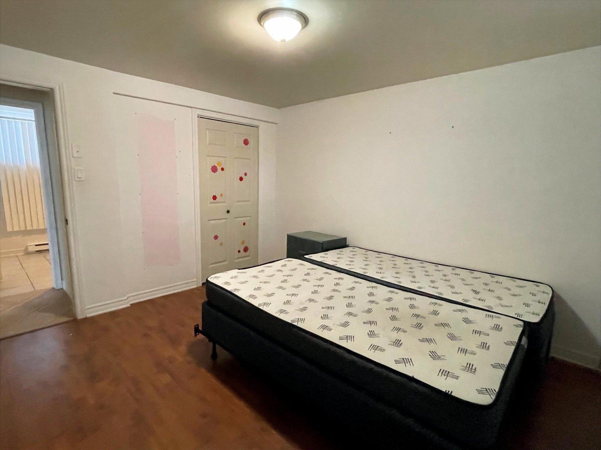 









52


Rue Ross

,
Saint-Jean-sur-Richelieu,




QC
J2W2B5

