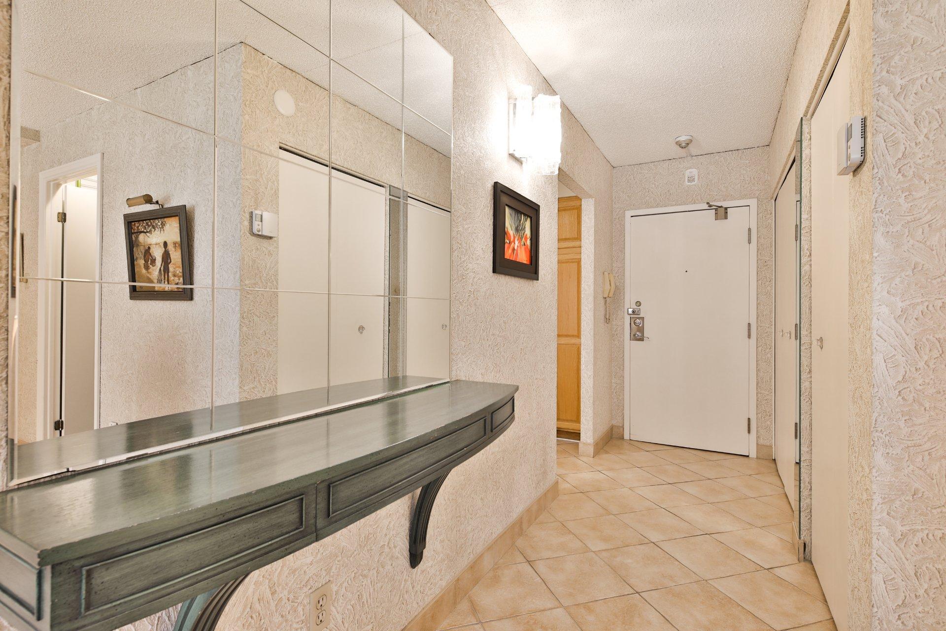 









7060


Av. Giraud

, 106,
Montréal (Anjou),




QC
H1J2J7

