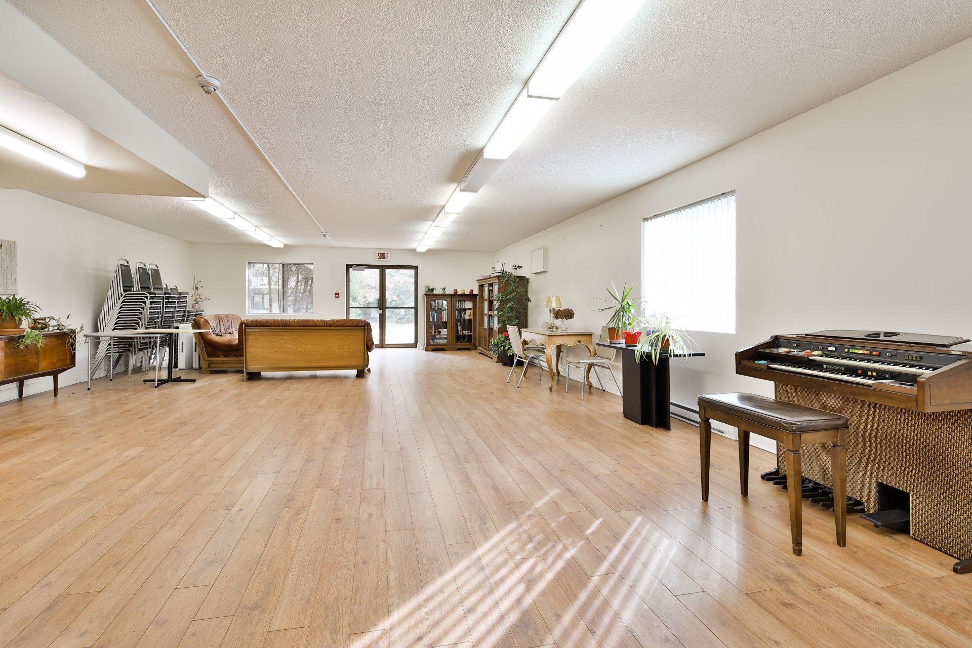 









7060


Av. Giraud

, 106,
Montréal (Anjou),




QC
H1J2J7

