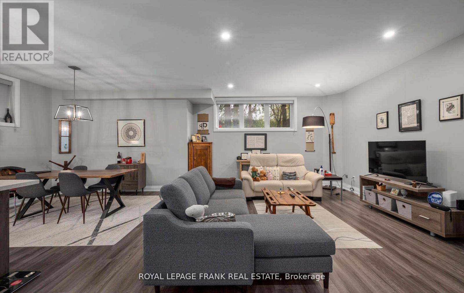 












16040 SIMCOE STREET

,
Scugog (Port Perry),




Ontario
L9L1S7

