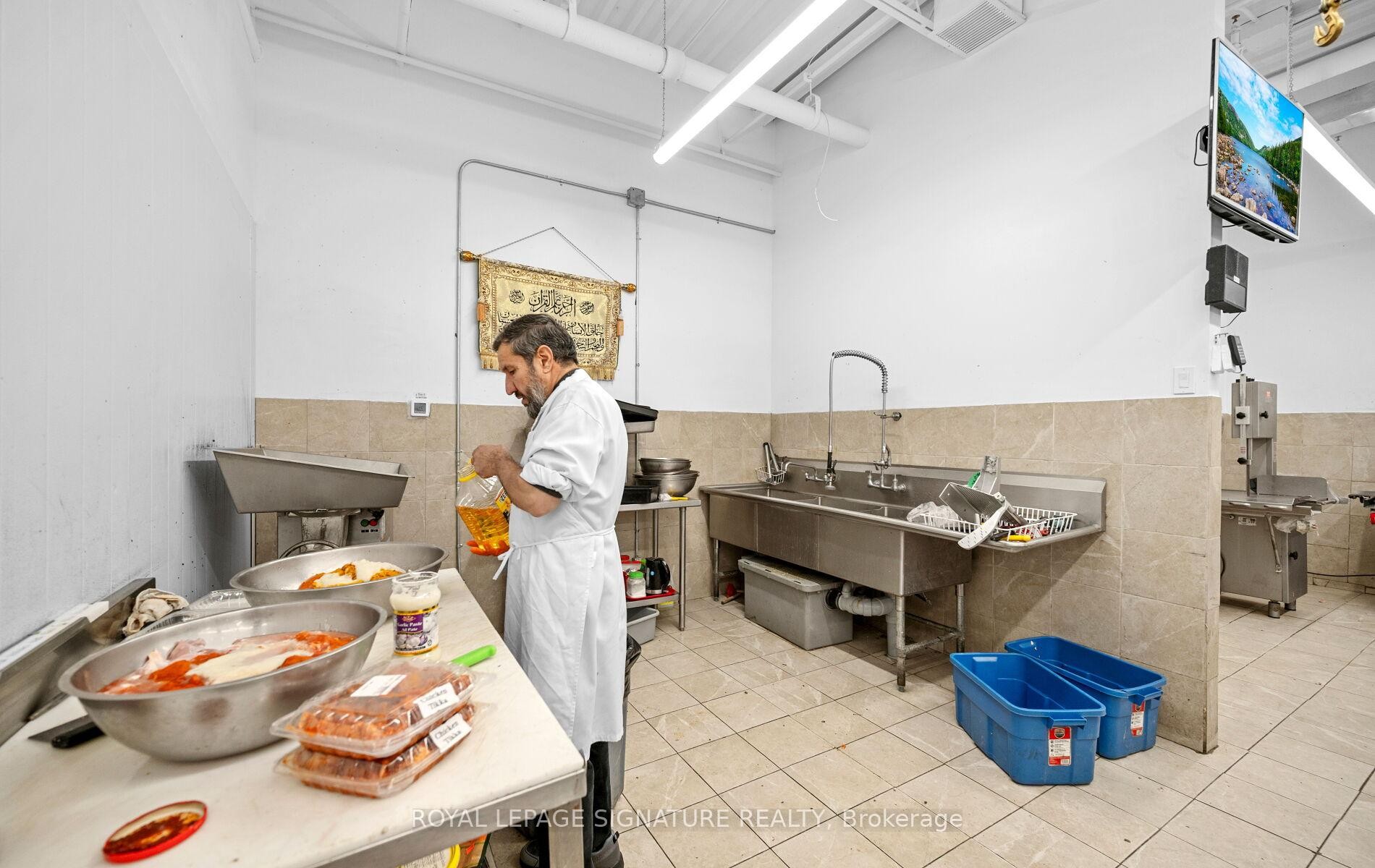 









3200


Erin Mills

Parkway, 1A,
Mississauga,




ON
L5L 1W8

