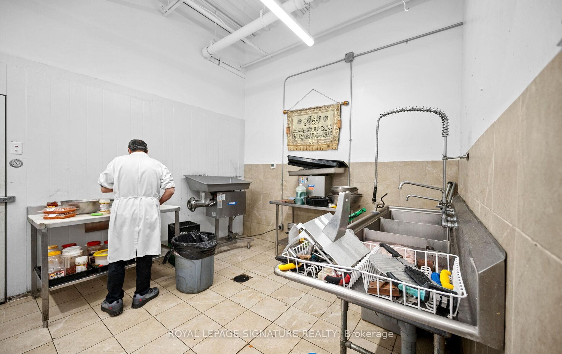 









3200


Erin Mills

Parkway, 1A,
Mississauga,




ON
L5L 1W8

