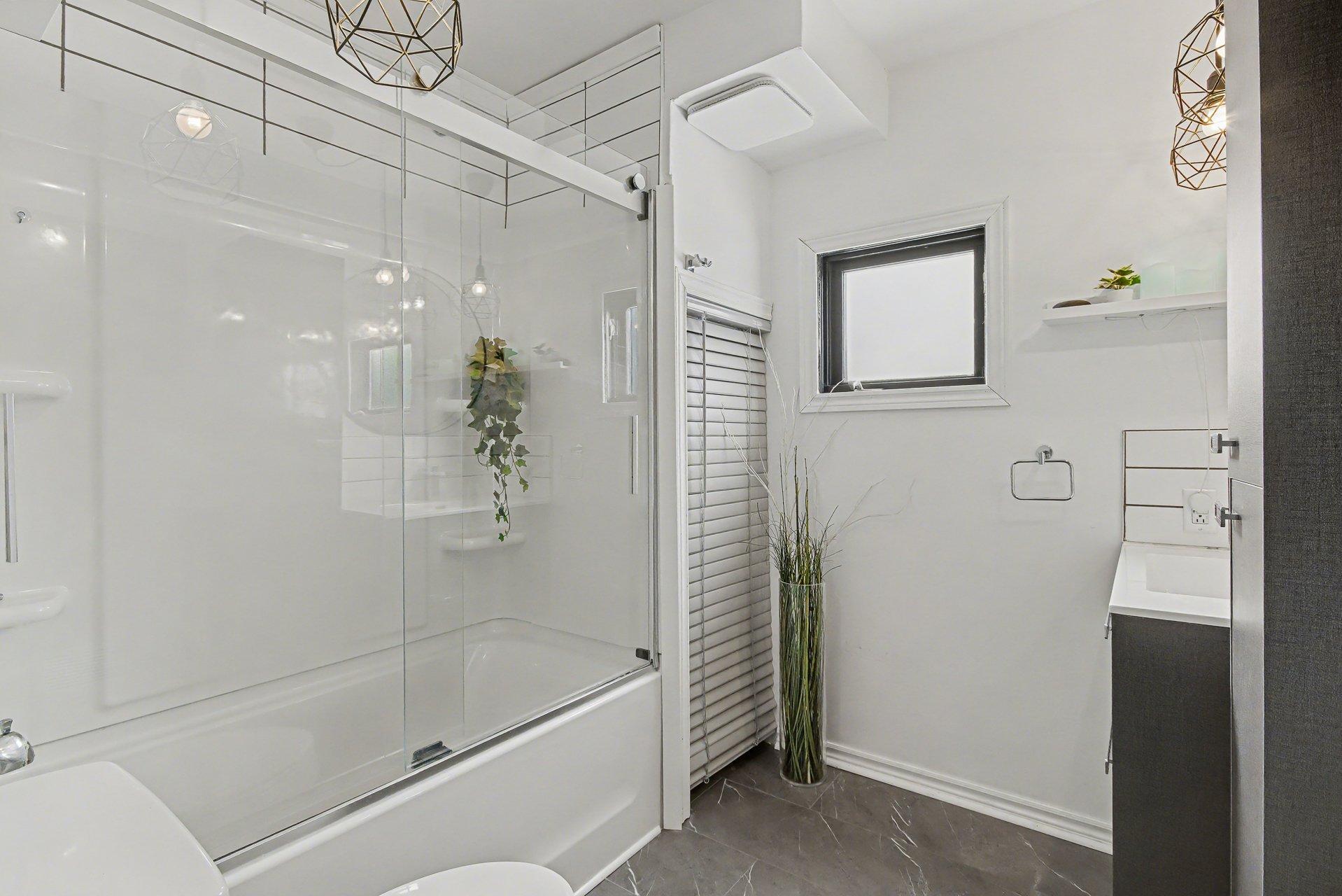 









3950


Boul. Sir-Wilfrid-Laurier

, 316,
Longueuil (Saint-Hubert),




QC
J3Y5Y9

