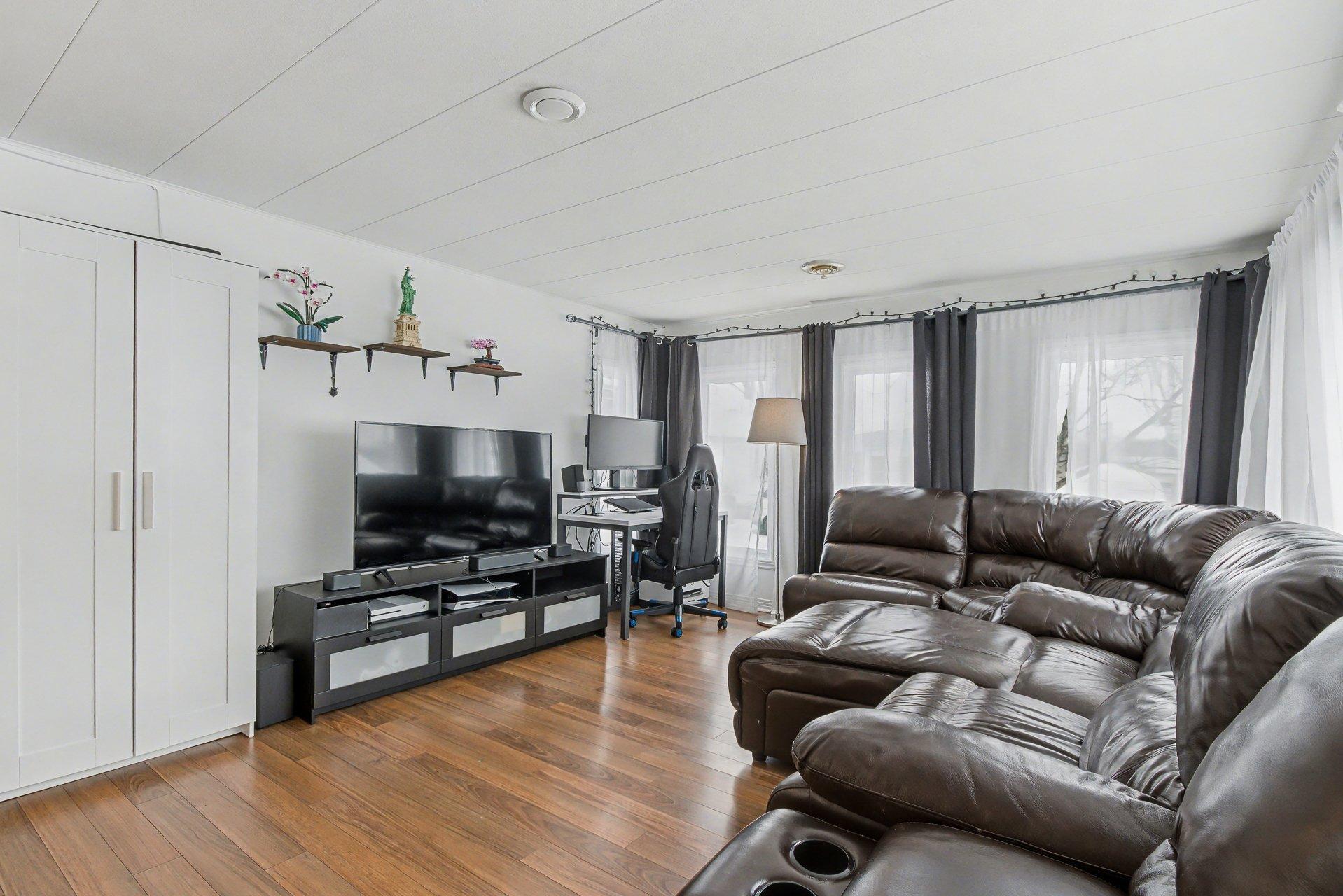 









3950


Boul. Sir-Wilfrid-Laurier

, 316,
Longueuil (Saint-Hubert),




QC
J3Y5Y9

