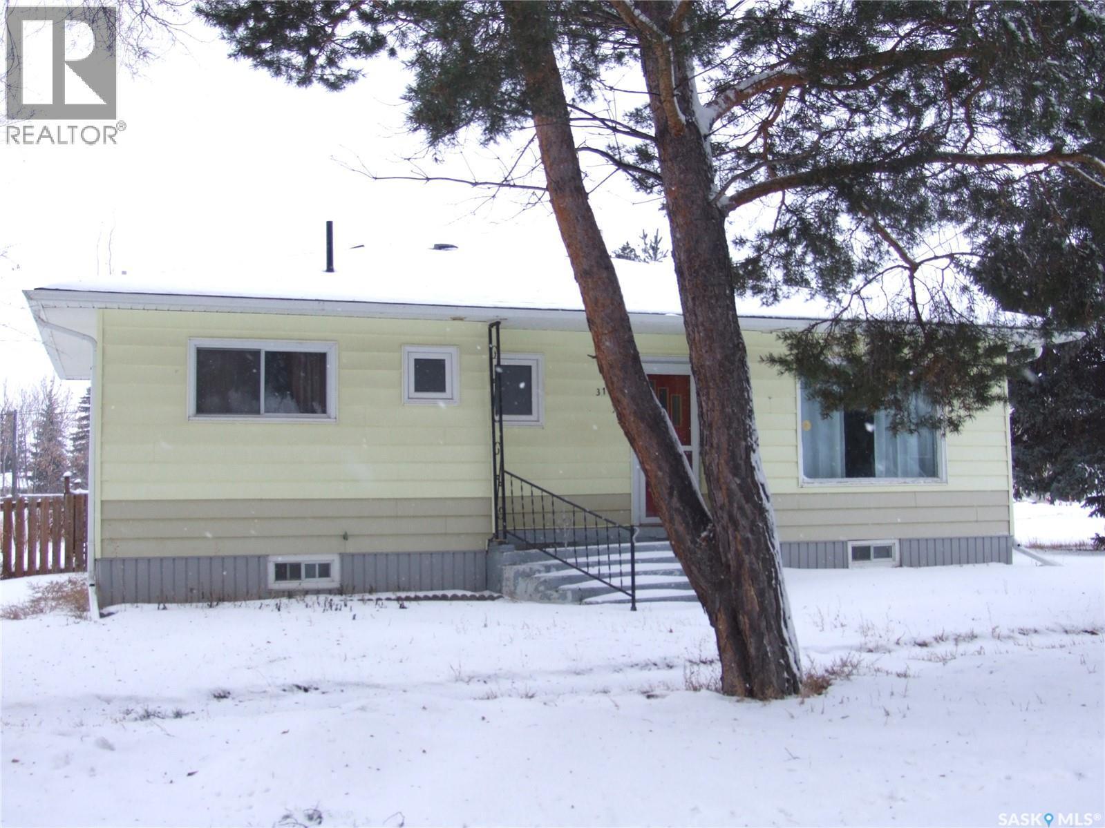 












311 3rd AVENUE E

,
Leader,




Saskatchewan
S0N1H0

