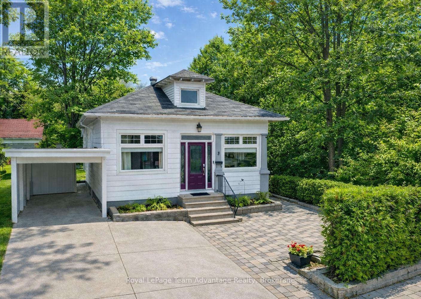 












3 BELVEDERE AVENUE

,
Parry Sound,




Ontario
P2A1Z8

