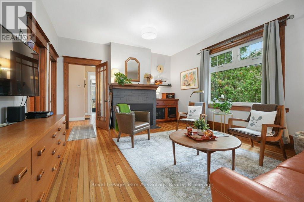 












3 BELVEDERE AVENUE

,
Parry Sound,




Ontario
P2A1Z8

