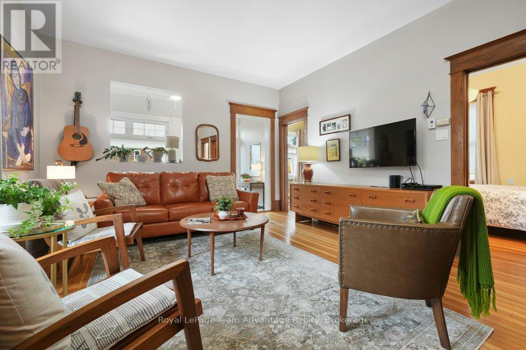 












3 BELVEDERE AVENUE

,
Parry Sound,




Ontario
P2A1Z8

