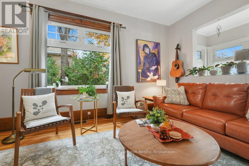 












3 BELVEDERE AVENUE

,
Parry Sound,




Ontario
P2A1Z8

