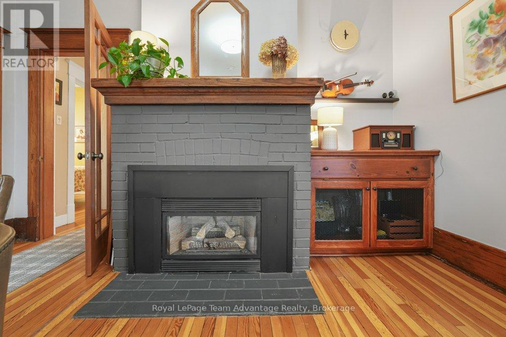 












3 BELVEDERE AVENUE

,
Parry Sound,




Ontario
P2A1Z8

