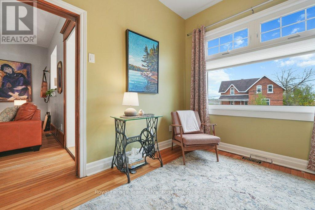 












3 BELVEDERE AVENUE

,
Parry Sound,




Ontario
P2A1Z8

