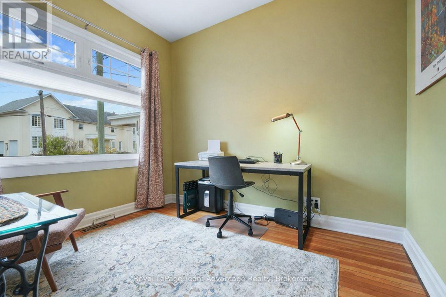 












3 BELVEDERE AVENUE

,
Parry Sound,




Ontario
P2A1Z8

