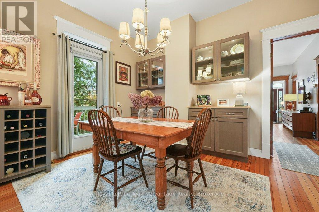 












3 BELVEDERE AVENUE

,
Parry Sound,




Ontario
P2A1Z8

