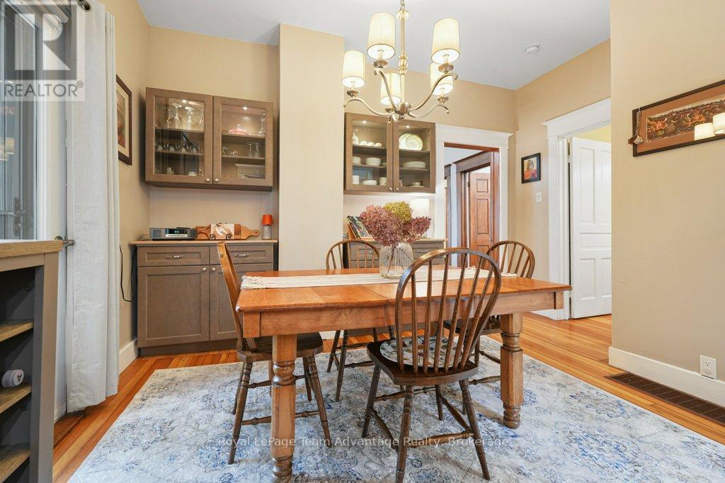 












3 BELVEDERE AVENUE

,
Parry Sound,




Ontario
P2A1Z8

