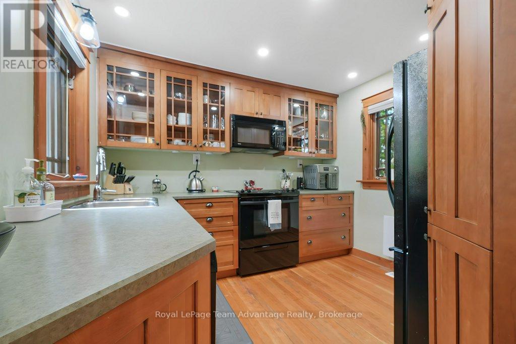 












3 BELVEDERE AVENUE

,
Parry Sound,




Ontario
P2A1Z8

