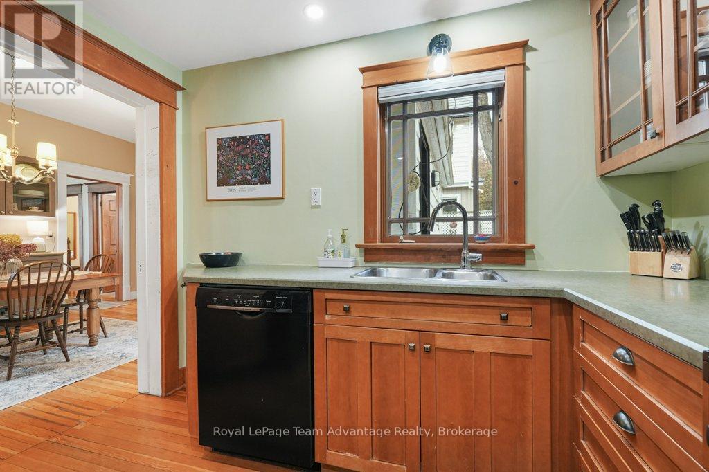 












3 BELVEDERE AVENUE

,
Parry Sound,




Ontario
P2A1Z8

