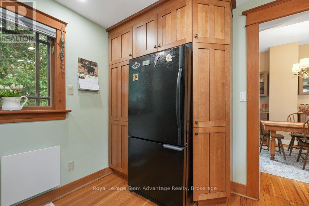 












3 BELVEDERE AVENUE

,
Parry Sound,




Ontario
P2A1Z8

