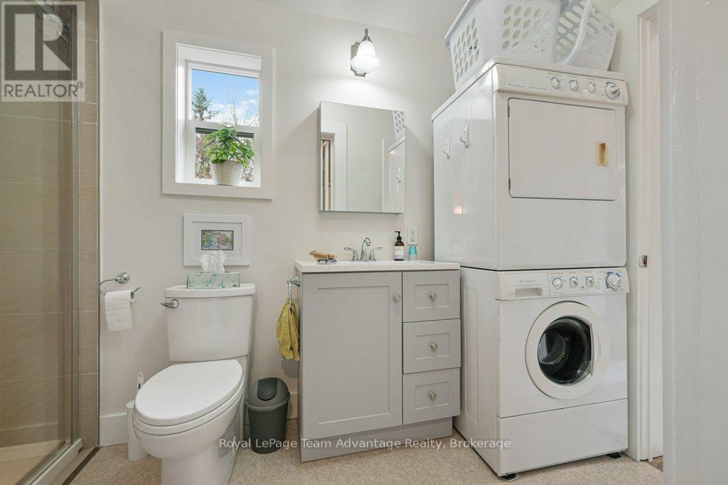 












3 BELVEDERE AVENUE

,
Parry Sound,




Ontario
P2A1Z8

