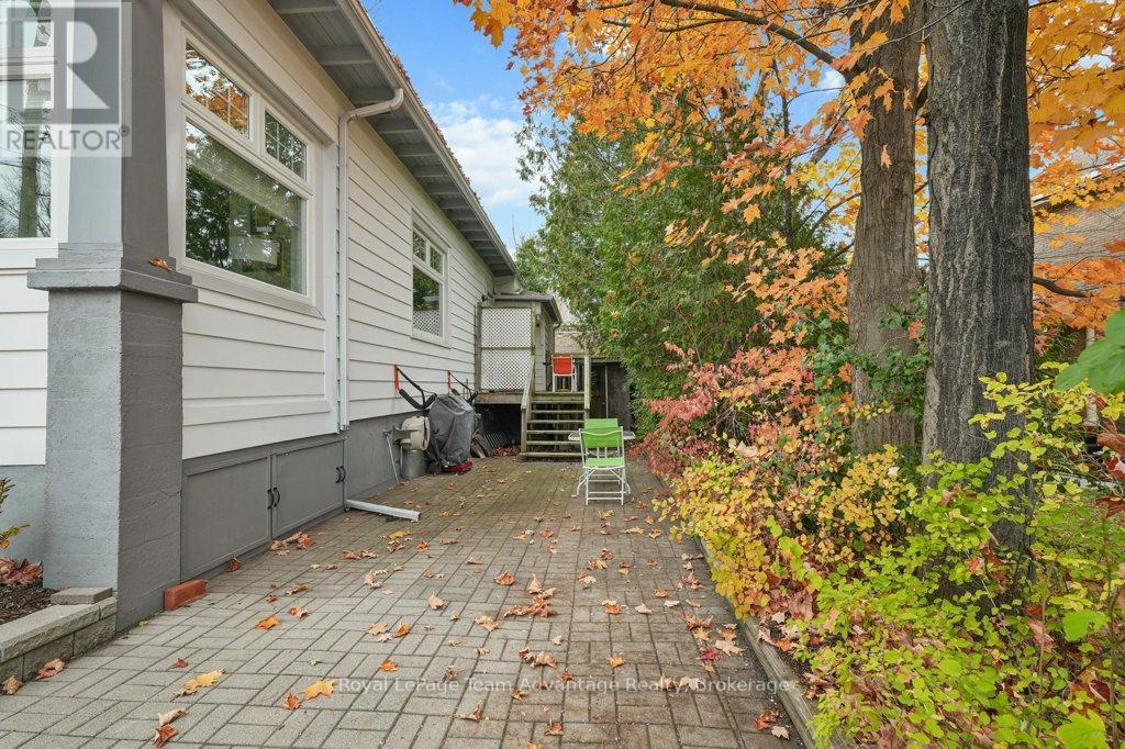 












3 BELVEDERE AVENUE

,
Parry Sound,




Ontario
P2A1Z8

