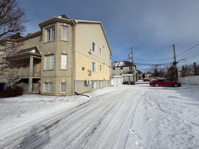 









1411

 - 1415


Rue de Ribeira-Grande

,
Laval (Chomedey),




QC
H7W5N9

