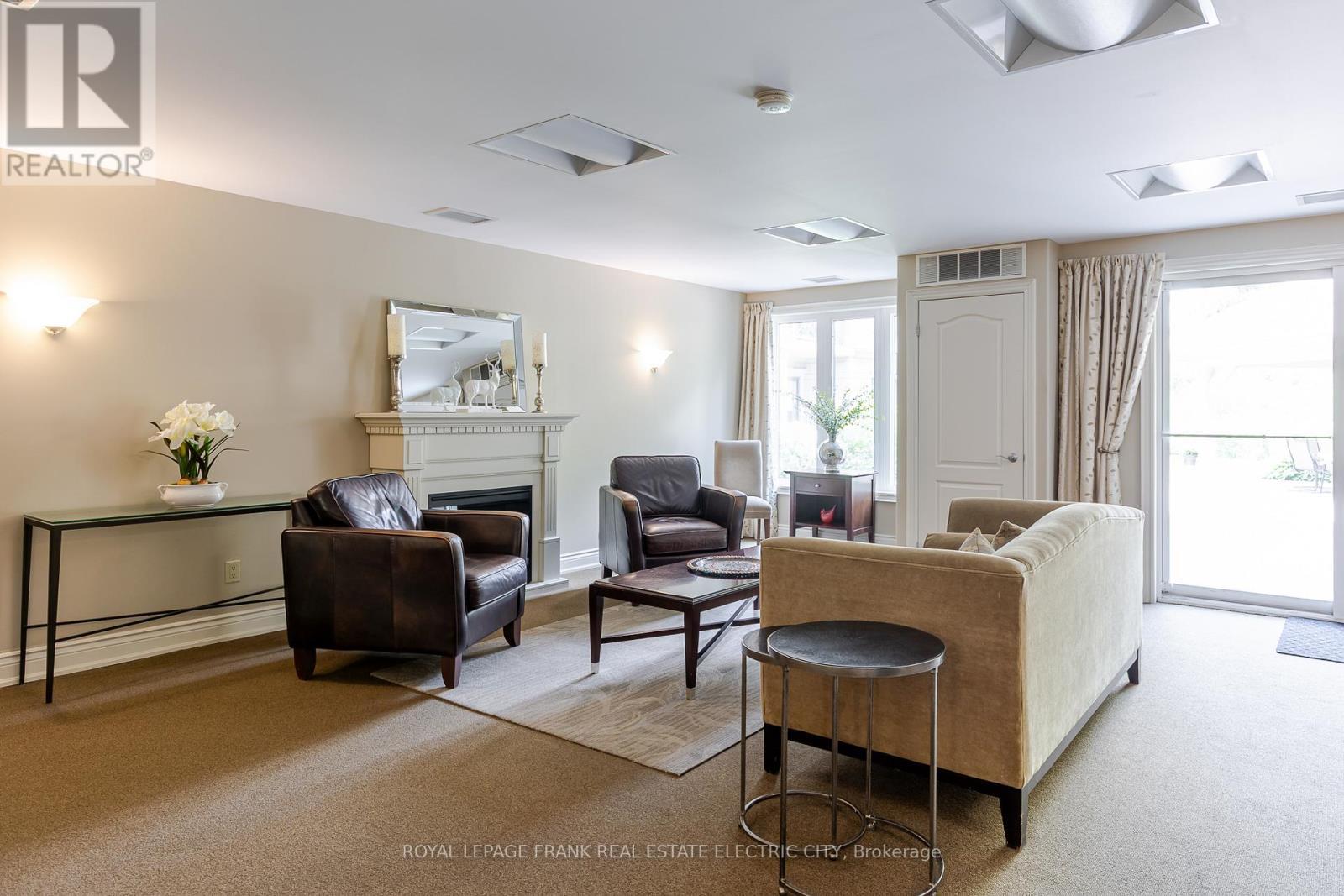 












105 - 869 CLONSILLA AVENUE

,
Peterborough (Otonabee Ward 1),




Ontario
K9J0B7

