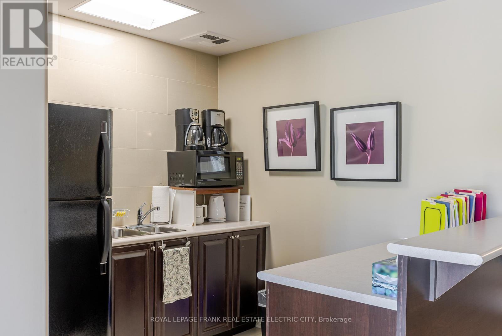 












105 - 869 CLONSILLA AVENUE

,
Peterborough (Otonabee Ward 1),




Ontario
K9J0B7

