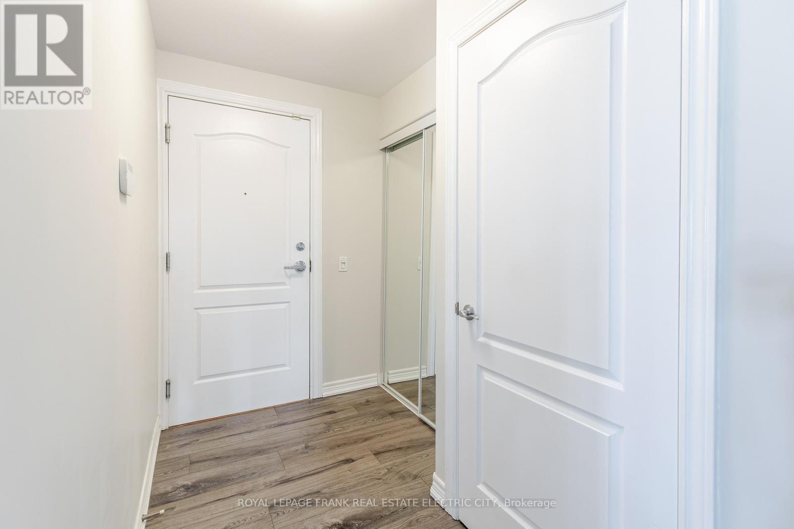 












105 - 869 CLONSILLA AVENUE

,
Peterborough (Otonabee Ward 1),




Ontario
K9J0B7

