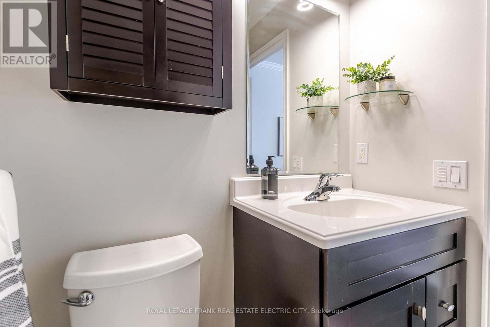 












105 - 869 CLONSILLA AVENUE

,
Peterborough (Otonabee Ward 1),




Ontario
K9J0B7

