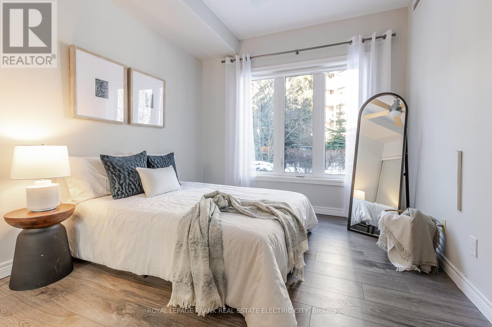 












105 - 869 CLONSILLA AVENUE

,
Peterborough (Otonabee Ward 1),




Ontario
K9J0B7

