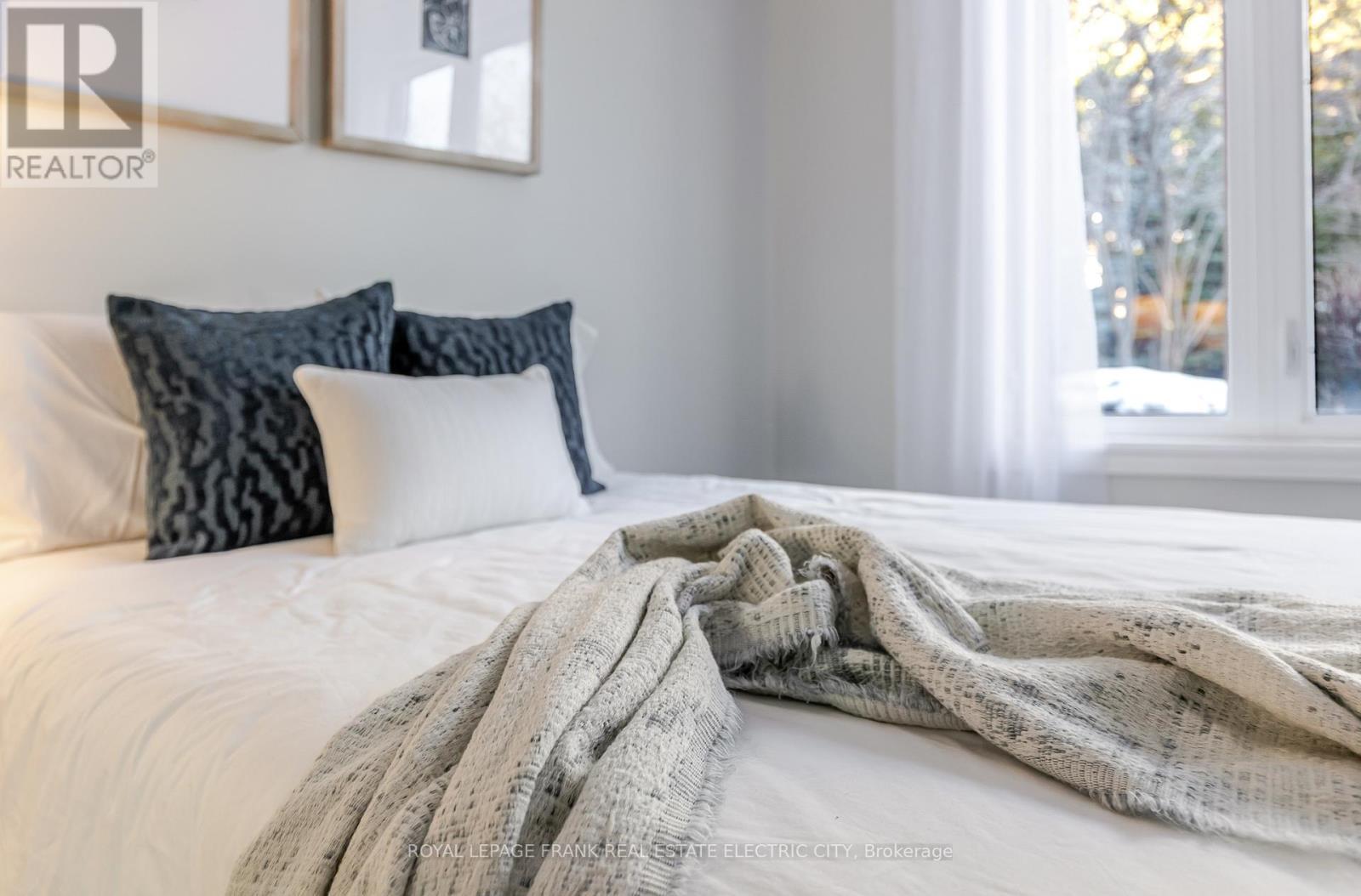 












105 - 869 CLONSILLA AVENUE

,
Peterborough (Otonabee Ward 1),




Ontario
K9J0B7

