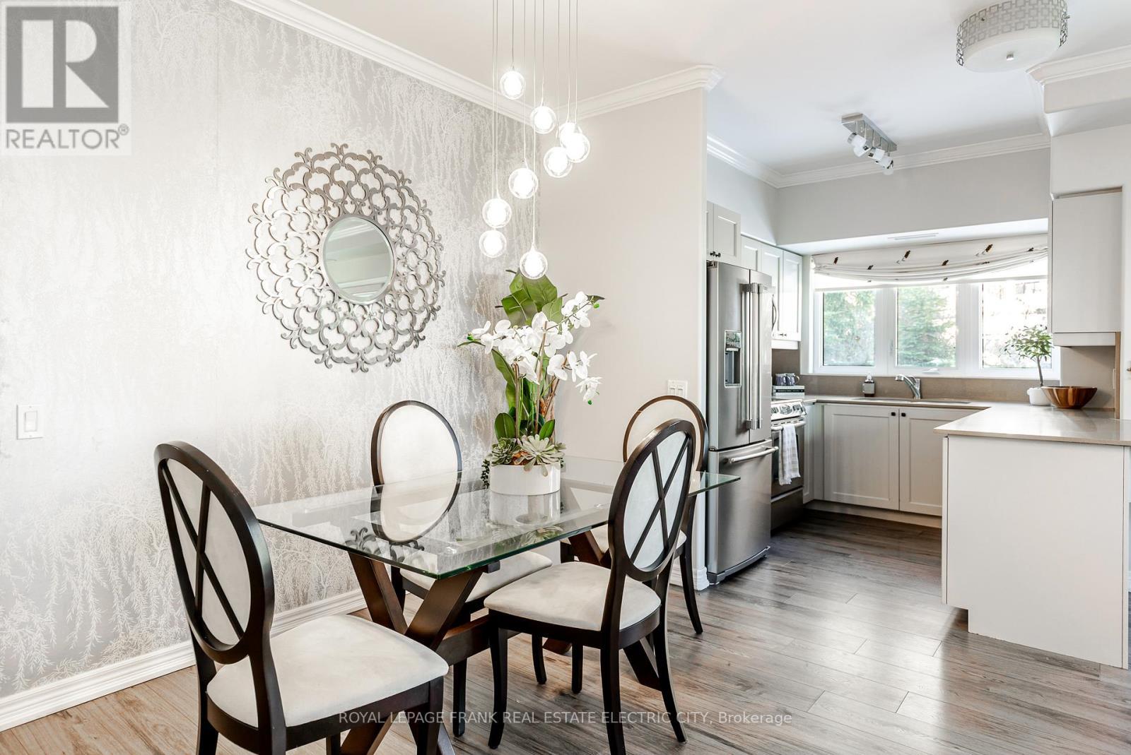 












105 - 869 CLONSILLA AVENUE

,
Peterborough (Otonabee Ward 1),




Ontario
K9J0B7

