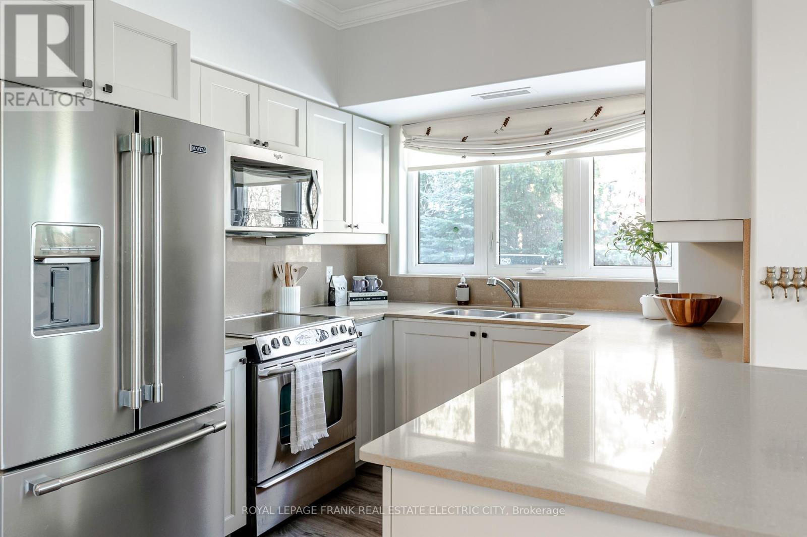 












105 - 869 CLONSILLA AVENUE

,
Peterborough (Otonabee Ward 1),




Ontario
K9J0B7

