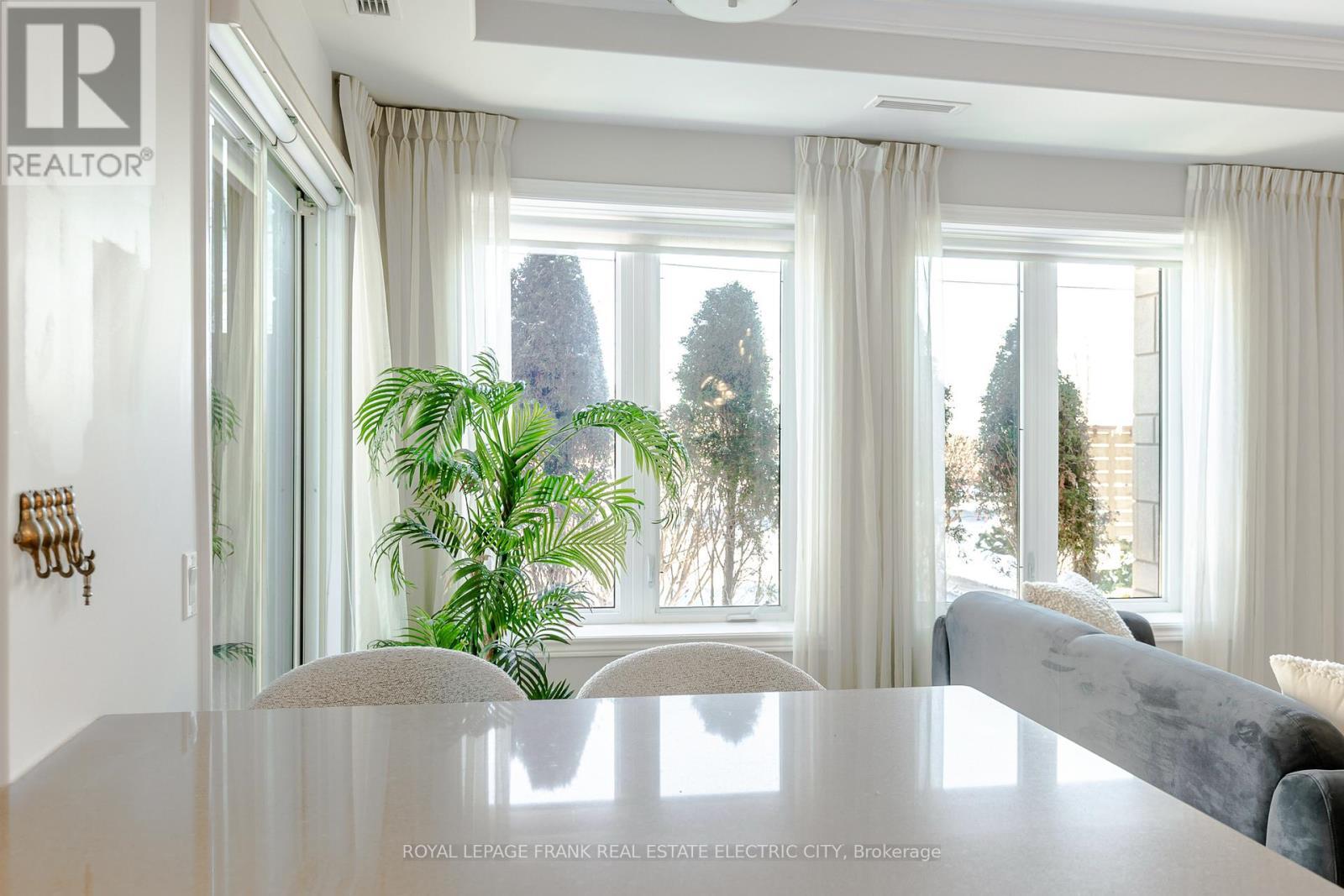 












105 - 869 CLONSILLA AVENUE

,
Peterborough (Otonabee Ward 1),




Ontario
K9J0B7

