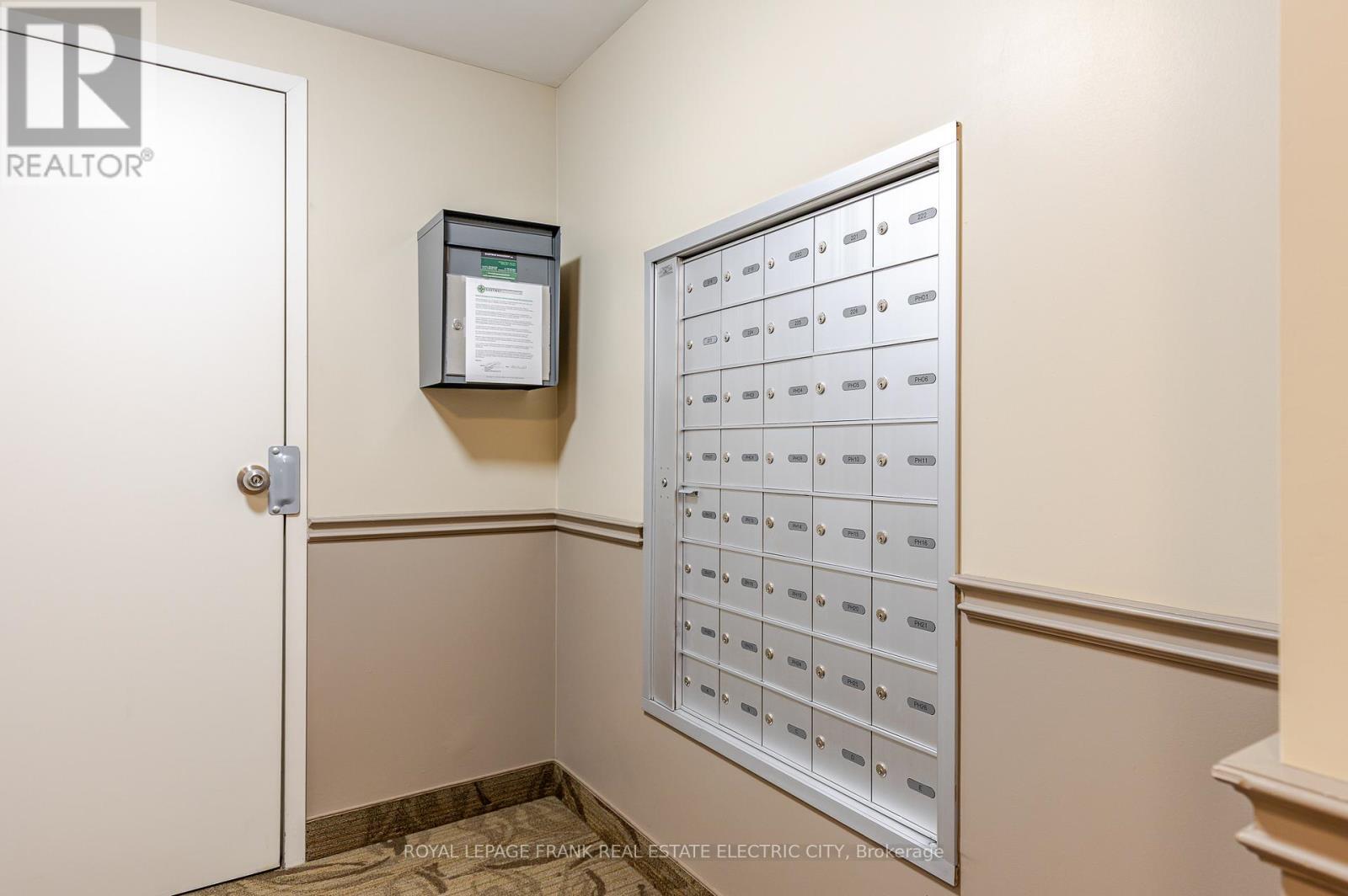 












105 - 869 CLONSILLA AVENUE

,
Peterborough (Otonabee Ward 1),




Ontario
K9J0B7

