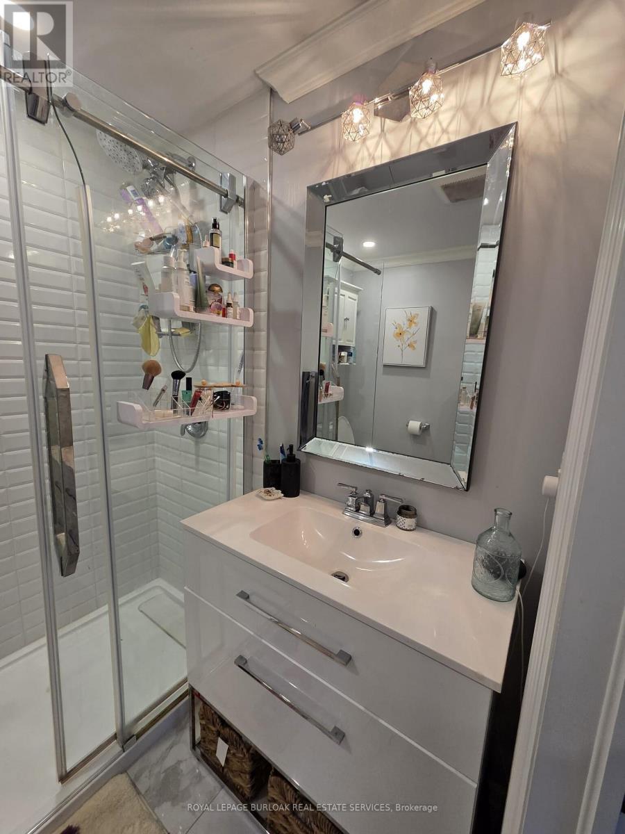 












1 - 81 GAGE AVENUE S

,
Hamilton,




Ontario
L8M3C8

