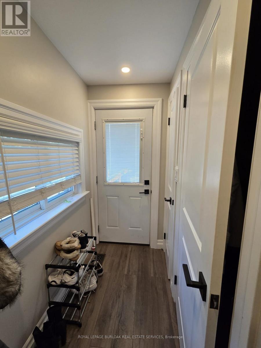 












1 - 81 GAGE AVENUE S

,
Hamilton,




Ontario
L8M3C8

