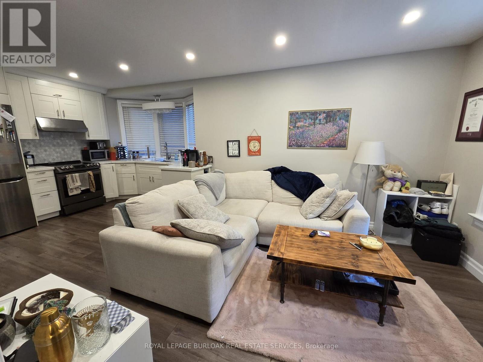 












1 - 81 GAGE AVENUE S

,
Hamilton,




Ontario
L8M3C8

