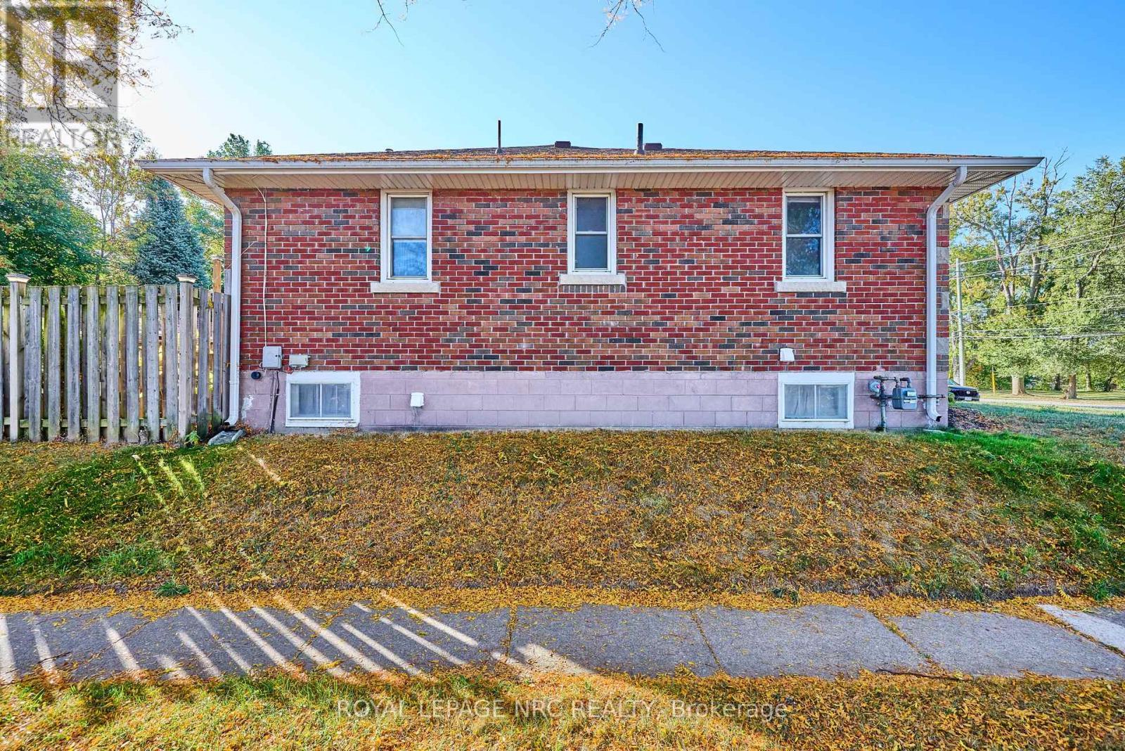 












2862 DORCHESTER ROAD

,
Niagara Falls (Stamford),




Ontario
L2J2Z3

