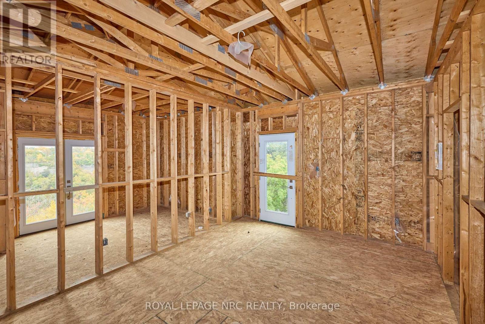 












5427 RIVER ROAD

,
Niagara Falls (Downtown),




Ontario
L2E3H1

