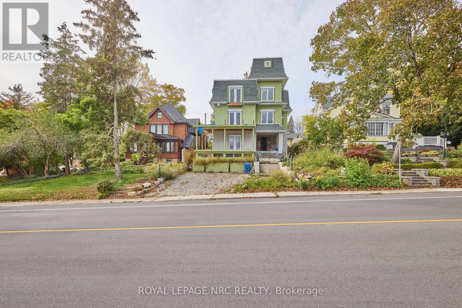 












5427 RIVER ROAD

,
Niagara Falls (Downtown),




Ontario
L2E3H1

