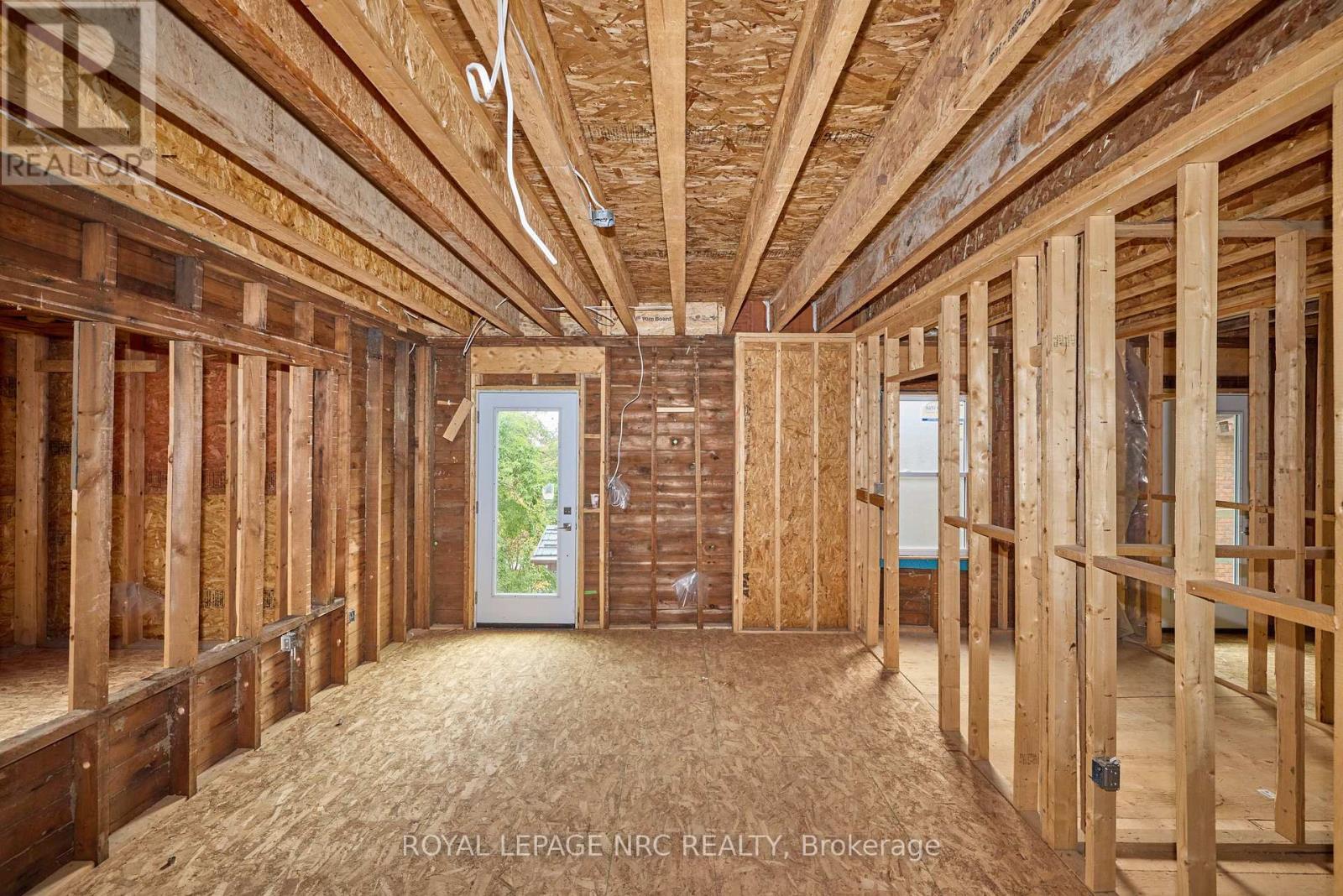 












5427 RIVER ROAD

,
Niagara Falls (Downtown),




Ontario
L2E3H1

