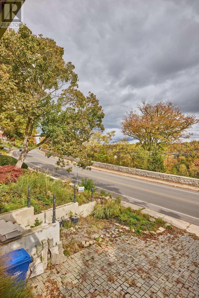 












5427 RIVER ROAD

,
Niagara Falls (Downtown),




Ontario
L2E3H1

