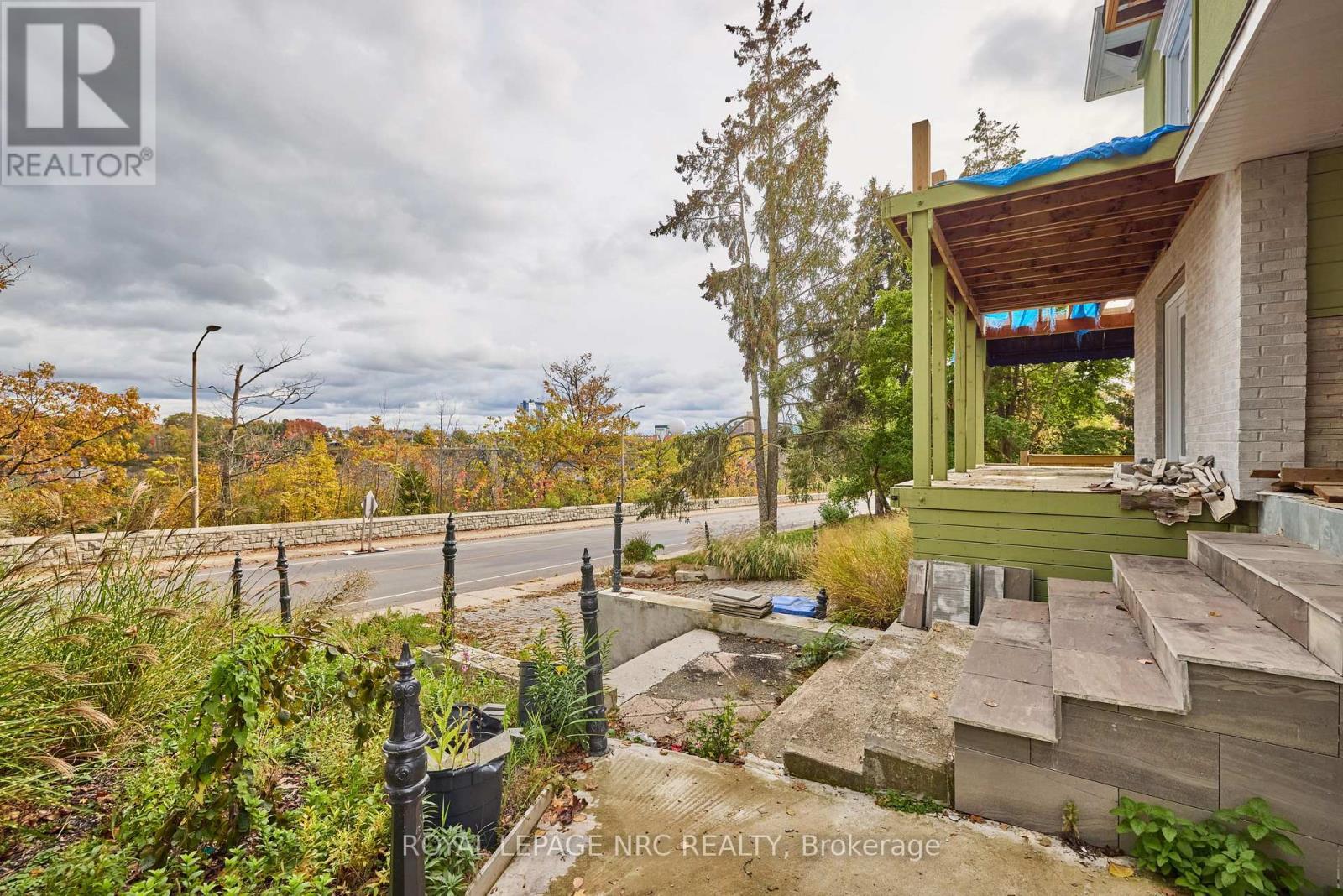 












5427 RIVER ROAD

,
Niagara Falls (Downtown),




Ontario
L2E3H1

